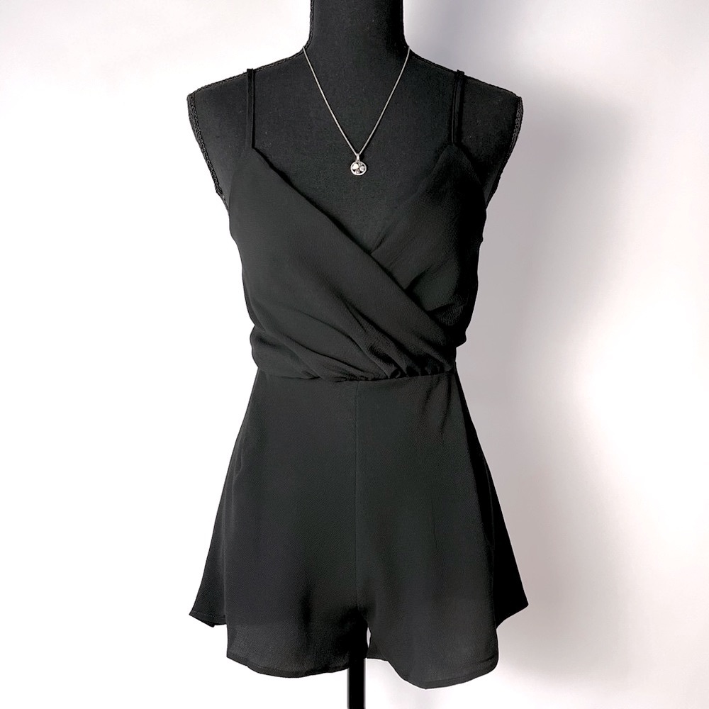 Spaghetti Strap Black V Neck Romper Size L